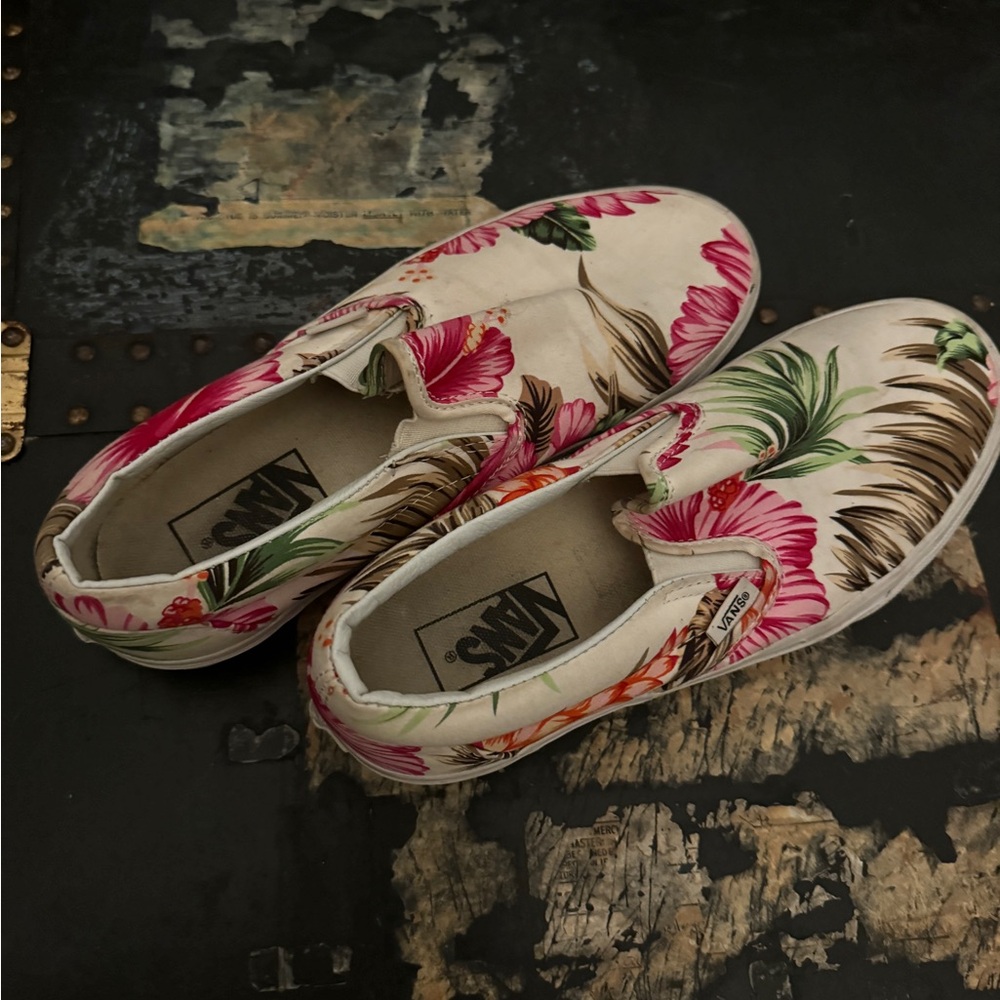 Vans classic slip on sneakers - tropical 🌴 size 7.5